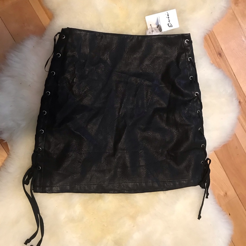 NWT LF lace up skirt